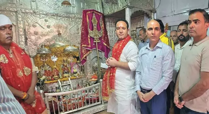 नेता प्रतिपक्ष सुनील शर्मा ने गुलाबगढ़, पड्डर में मचैल माता मंदिर में पूजा-अर्चना की नेता प्रतिपक्ष सुनील शर्मा ने गुलाबगढ़, पड्डर में मचैल माता मंदिर में पूजा-अर्चना की