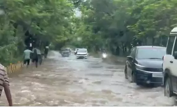 ये नदी-नाले नहीं रायपुर शहर का एयरपोर्ट रोड है, वीडियो ये नदी-नाले नहीं रायपुर शहर का एयरपोर्ट रोड है, वीडियो