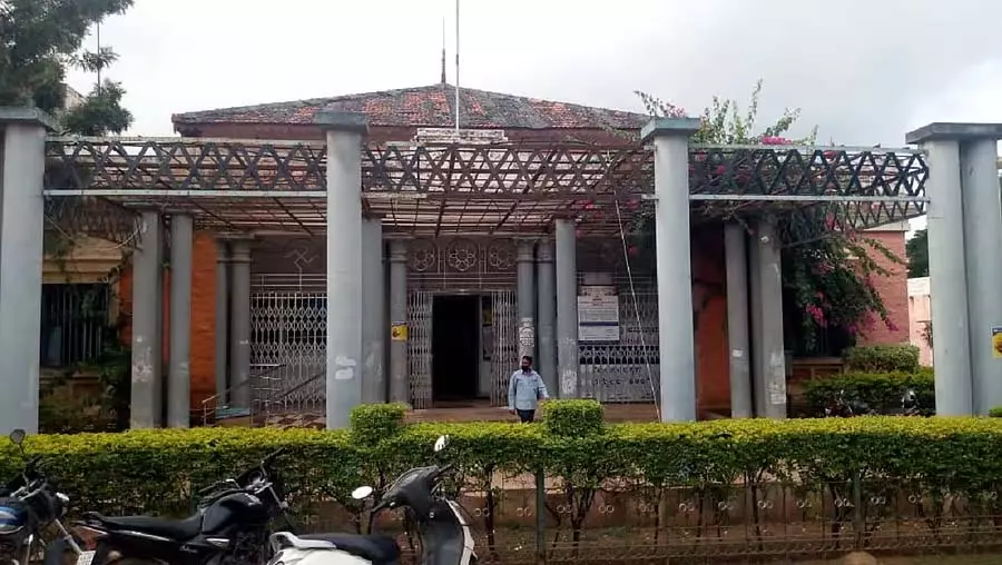 कोलार नगर पालिका अधिकारियों की गलती: जीवित व्यक्ति का मृत्यु प्रमाण पत्र कोलार नगर पालिका अधिकारियों की गलती: जीवित व्यक्ति का मृत्यु प्रमाण पत्र