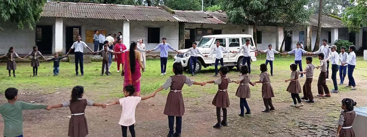 बालिकाओं को मिला डिजिटल सुरक्षा का सशक्त कवच बालिकाओं को मिला डिजिटल सुरक्षा का सशक्त कवच