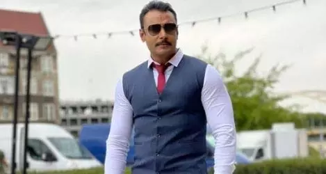 प्रशंसक हत्या मामले में अभिनेता दर्शन बेंगलुरु लौटे, सीआईएसएफ सुरक्षा पर विवाद प्रशंसक हत्या मामले में अभिनेता दर्शन बेंगलुरु लौटे, सीआईएसएफ सुरक्षा पर विवाद