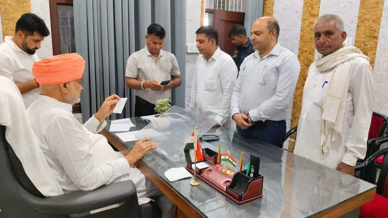 Haryana : कृषि मंत्री ने रादौर जनसुनवाई में सुनीं जनसमस्याएं Haryana : कृषि मंत्री ने रादौर जनसुनवाई में सुनीं जनसमस्याएं