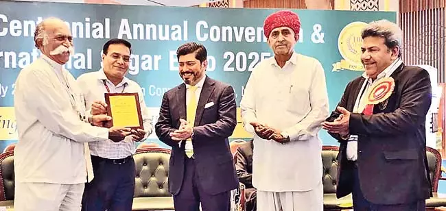 Andhra : मुल्लापुड़ी नरेंद्रनाथ को सेंचुरी ऑफ ऑनर पुरस्कार मिलेगा Andhra : मुल्लापुड़ी नरेंद्रनाथ को सेंचुरी ऑफ ऑनर पुरस्कार मिलेगा