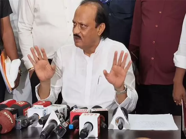 महाराष्ट्र के उपमुख्यमंत्री अजित पवार ने Hinjewadi में नागरिक कार्यों की समीक्षा की महाराष्ट्र के उपमुख्यमंत्री अजित पवार ने Hinjewadi में नागरिक कार्यों की समीक्षा की
