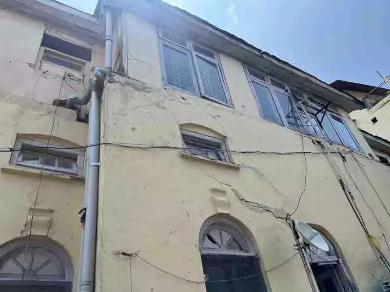 Solan इंफ्रा के संरक्षक खंडहर में फंसे Solan इंफ्रा के संरक्षक खंडहर में फंसे