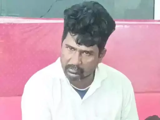 व्यापारी के घर घुसे बदमाश, चाकू की आड़ में लूट की कोशिश व्यापारी के घर घुसे बदमाश, चाकू की आड़ में लूट की कोशिश