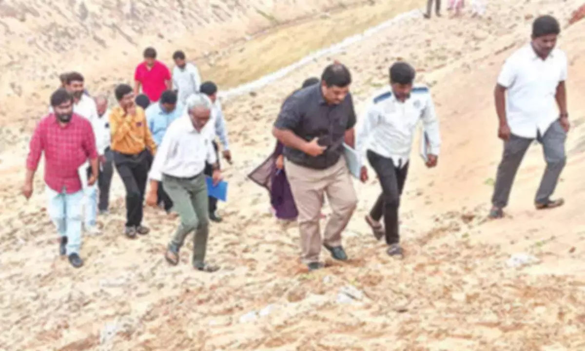 Andhra: विभाग के विशेषज्ञों ने भीमिली में सीआरजेड उल्लंघनों की जांच की Andhra: विभाग के विशेषज्ञों ने भीमिली में सीआरजेड उल्लंघनों की जांच की
