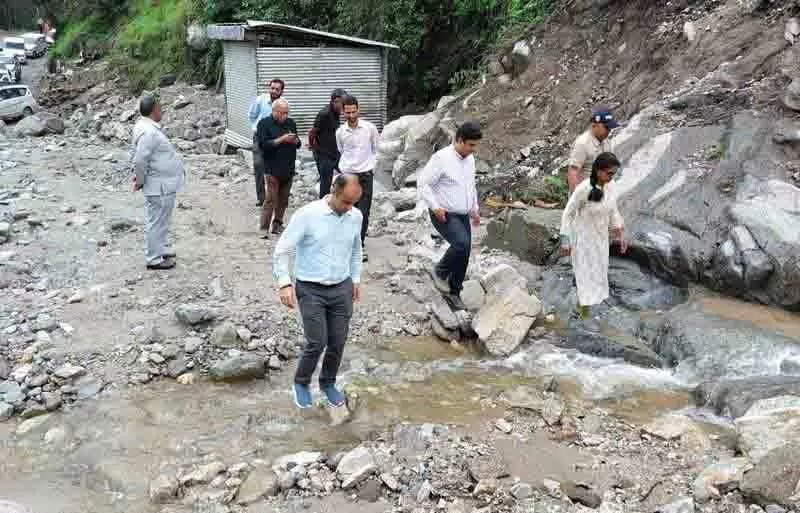 केंद्रीय टीम ने Seraj और करसोग में अचानक आई बाढ़ से हुए नुकसान का आकलन किया केंद्रीय टीम ने Seraj और करसोग में अचानक आई बाढ़ से हुए नुकसान का आकलन किया