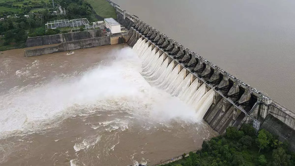इंदिरा सागर और ओंकारेश्वर बांध के और गेट 27 जुलाई को खोले जाएंगे इंदिरा सागर और ओंकारेश्वर बांध के और गेट 27 जुलाई को खोले जाएंगे