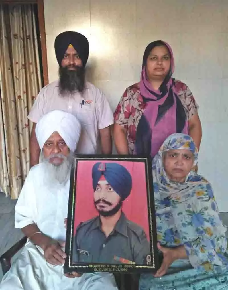 Kargil martyr Daljit के पिता का निधन, युद्ध स्मारक कार्यक्रम में खालीपन Kargil martyr Daljit के पिता का निधन, युद्ध स्मारक कार्यक्रम में खालीपन