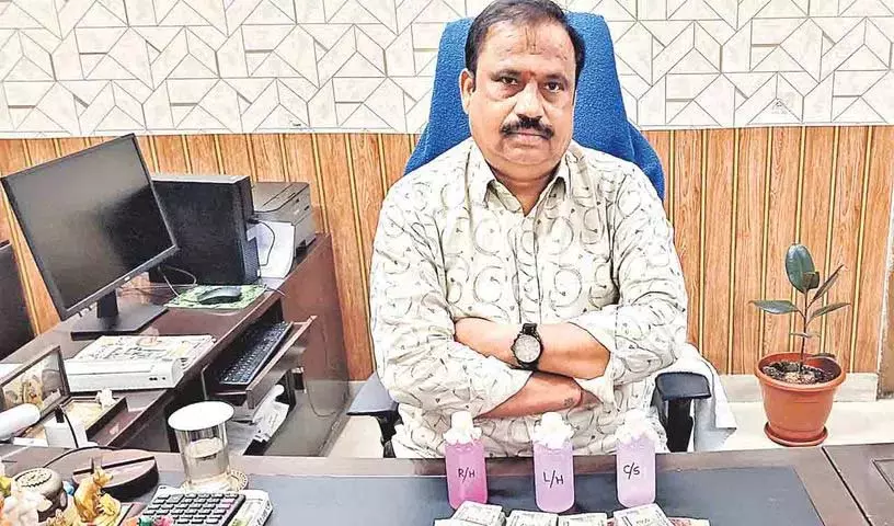 डिप्टी कमिश्नर रवि कुमार को भ्रष्टाचार निरोधक ब्यूरो ने रिश्वत मांगते पकड़ा डिप्टी कमिश्नर रवि कुमार को भ्रष्टाचार निरोधक ब्यूरो ने रिश्वत मांगते पकड़ा