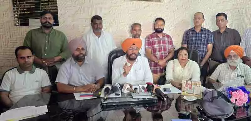 Amritsar: सरकार ने अजनाला फायर स्टेशन के उन्नयन के लिए 1.98 करोड़ रुपये जारी किए Amritsar: सरकार ने अजनाला फायर स्टेशन के उन्नयन के लिए 1.98 करोड़ रुपये जारी किए