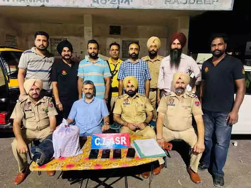 Punjab पुलिस ने दो अलग-अलग मामलों में 10 किलो हेरोइन जब्त की, 8 गिरफ्तार Punjab पुलिस ने दो अलग-अलग मामलों में 10 किलो हेरोइन जब्त की, 8 गिरफ्तार
