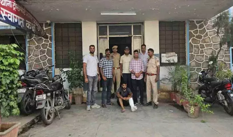 पत्नी की ऐशो-आराम की ख्वाहिशों को पूरा करने के लिए नवविवाहित व्यक्ति चोर बन गया पत्नी की ऐशो-आराम की ख्वाहिशों को पूरा करने के लिए नवविवाहित व्यक्ति चोर बन गया