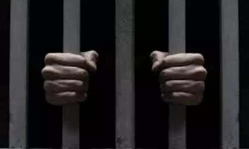 मुठभेड़ के बाद 2 एटीएम लुटेरे गिरफ्तार मुठभेड़ के बाद 2 एटीएम लुटेरे गिरफ्तार