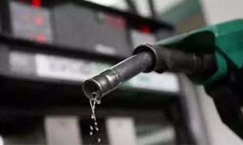 Petrol diesel price today : गाड़ी का टैंक फुल कराने से पहले जान लें आज के पेट्रोल-डीजल के रेट Petrol diesel price today : गाड़ी का टैंक फुल कराने से पहले जान लें आज के पेट्रोल-डीजल के रेट