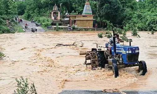 कोरबा में बाढ़, कई नाले उफान पर कोरबा में बाढ़, कई नाले उफान पर