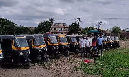 नवी मुंबई क्राइम ब्रांच ने ऑटो-रिक्शा चोरी रैकेट का भंडाफोड़ किया नवी मुंबई क्राइम ब्रांच ने ऑटो-रिक्शा चोरी रैकेट का भंडाफोड़ किया