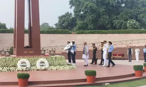 कारगिल विजय दिवस: राजनाथ सिंह और सेना प्रमुखों ने शहीदों को नेशनल वॉर मेमोरियल पर दी श्रद्धांजलि