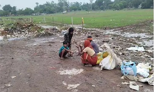 Guna: कचरे में मिला लाल बैग, मचा हड़कंप, मौके पर पहुंची पुलिस