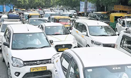 दिल्ली मुख्यमंत्री ने पुराने वाहनों पर प्रतिबंध के दिशानिर्देशों की समीक्षा करने को कहा