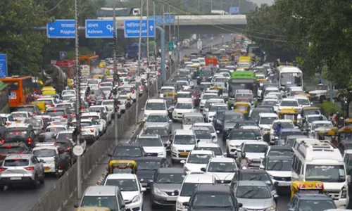 सुप्रीम कोर्ट पहुंची दिल्ली सरकार, पुराने वाहनों पर रोक के आदेश पर पुनर्विचार की मांग सुप्रीम कोर्ट पहुंची दिल्ली सरकार, पुराने वाहनों पर रोक के आदेश पर पुनर्विचार की मांग