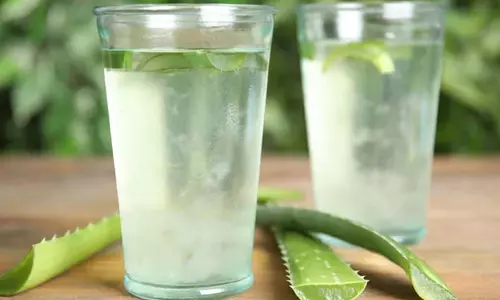 Aloe Vera Juice: आपको स्वस्थ रखने में करता है मदद, इस हेल्दी ड्रिंक के सेवन से दूर होंगी ये समस्याएं Aloe Vera Juice: आपको स्वस्थ रखने में करता है मदद, इस हेल्दी ड्रिंक के सेवन से दूर होंगी ये समस्याएं