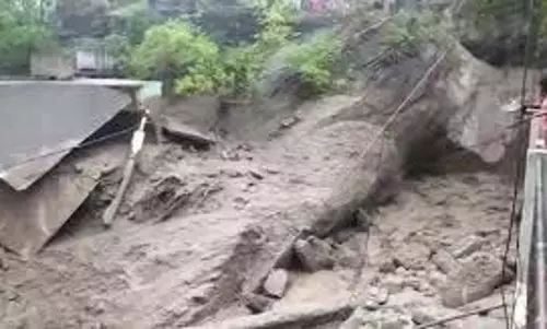 Uttarakhand : भारी बारिश ने मचाई तबाही, बादल फटने और भूस्खलन से फैली दहशत
