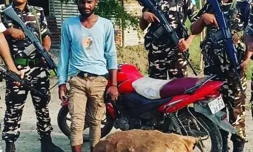 Araria: एसएसबी की कार्रवाई में तस्कर गिरफ्तार, शराब जब्त Araria: एसएसबी की कार्रवाई में तस्कर गिरफ्तार, शराब जब्त