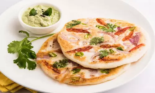 Makhana Uttapam: यह व्यंजन परिवार के साथ-साथ मेहमानों को भी खुश करने का गुण रखता है Makhana Uttapam: यह व्यंजन परिवार के साथ-साथ मेहमानों को भी खुश करने का गुण रखता है