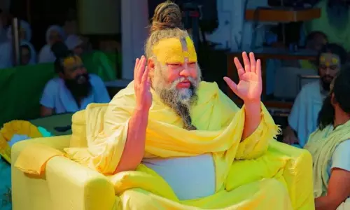 Money on Road:  क्या हमें सड़क पर पड़े पैसे रख लेने चाहिए? प्रेमानंद महाराज ने समझाया