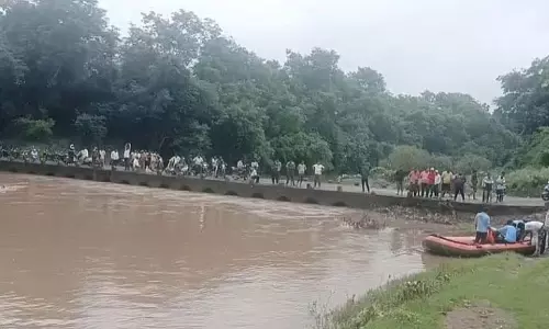 जबलपुर में नशे में धुत युवक नदी में कूदा, बह गया; बचाव के लिए SDERF पहुंची जबलपुर में नशे में धुत युवक नदी में कूदा, बह गया; बचाव के लिए SDERF पहुंची