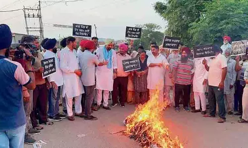 रोपड़ में BJP कार्यकर्ताओं ने भूमि अधिग्रहण का विरोध किया रोपड़ में BJP कार्यकर्ताओं ने भूमि अधिग्रहण का विरोध किया