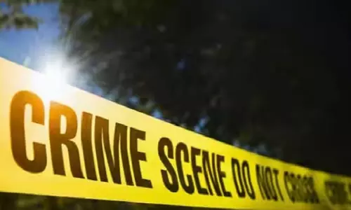 लुटेरों ने एक जौहरी की दुकान में घुसकर चाकू की नोक पर 184 ग्राम सोने के आभूषण चुरा लिए और फरार हो गए