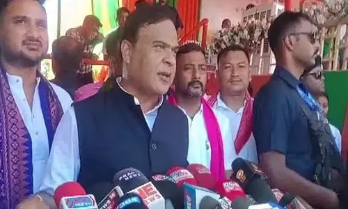 एक भी बांग्लादेशी मुस्लिम परिवार को पड़ोस में बसने न दें: CM एक भी बांग्लादेशी मुस्लिम परिवार को पड़ोस में बसने न दें: CM