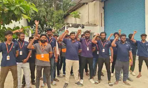 Poonamallee निजी कारखाने के श्रमिकों ने वेतन और असुरक्षित परिस्थितियों को लेकर विरोध प्रदर्शन किया Poonamallee निजी कारखाने के श्रमिकों ने वेतन और असुरक्षित परिस्थितियों को लेकर विरोध प्रदर्शन किया