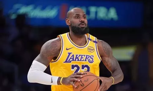 NBA के किंग पर आरोप, लेब्रोन की फिटनेस और विवादों की परतें NBA के किंग पर आरोप, लेब्रोन की फिटनेस और विवादों की परतें