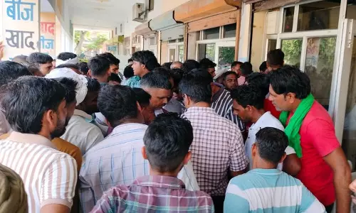 Karnal में सीमांत किसानों ने यूरिया वितरण में अनुचित व्यवहार का आरोप लगाया Karnal में सीमांत किसानों ने यूरिया वितरण में अनुचित व्यवहार का आरोप लगाया