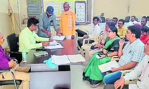 Karnataka : लोकायुक्त ने जर्जर कमरों में छात्रों को न बैठाने का निर्देश दिया Karnataka : लोकायुक्त ने जर्जर कमरों में छात्रों को न बैठाने का निर्देश दिया