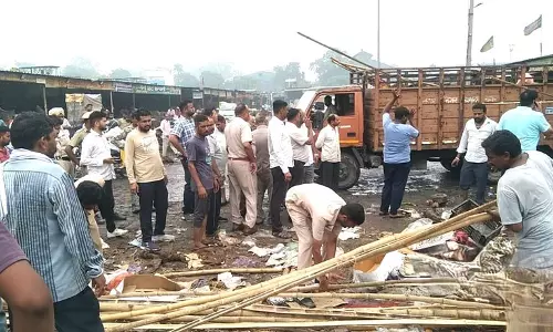 Yamunanagar में सब्जी मंडी से अतिक्रमण हटाया गया Yamunanagar में सब्जी मंडी से अतिक्रमण हटाया गया