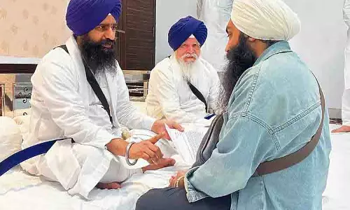 पंजाबी गायक Bir Singh ने अकाल तख्त जत्थेदार से की मुलाकात, जताया अफसोस