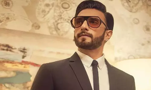 Ranveer Singh और अमित रविंद्रनाथ शर्मा एक टाइम ट्रैवल फिल्म के लिए बातचीत कर रहे Ranveer Singh और अमित रविंद्रनाथ शर्मा एक टाइम ट्रैवल फिल्म के लिए बातचीत कर रहे
