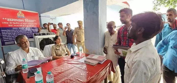 Kamalganj: समाधान दिवस में अफसरों ने लिया जनता का फीडबैक