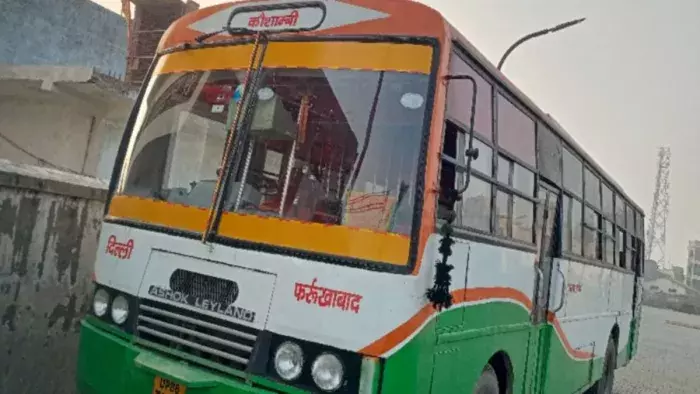 Farrukhabad: प्राइवेट बसों का अवैध नेटवर्क उजागर हुआ Farrukhabad: प्राइवेट बसों का अवैध नेटवर्क उजागर हुआ
