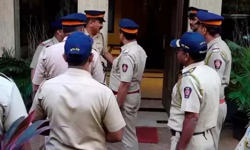 Thane : मजदूर संघ पदाधिकारी के नाम पर पैसे ऐंठने वाला आरोपी गिरफ्तार Thane : मजदूर संघ पदाधिकारी के नाम पर पैसे ऐंठने वाला आरोपी गिरफ्तार