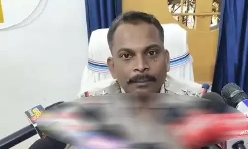 कलेक्ट्रेट की महिला कर्मचारी के साथ रेप, FIR दर्ज होते आरोपी फरार कलेक्ट्रेट की महिला कर्मचारी के साथ रेप, FIR दर्ज होते आरोपी फरार