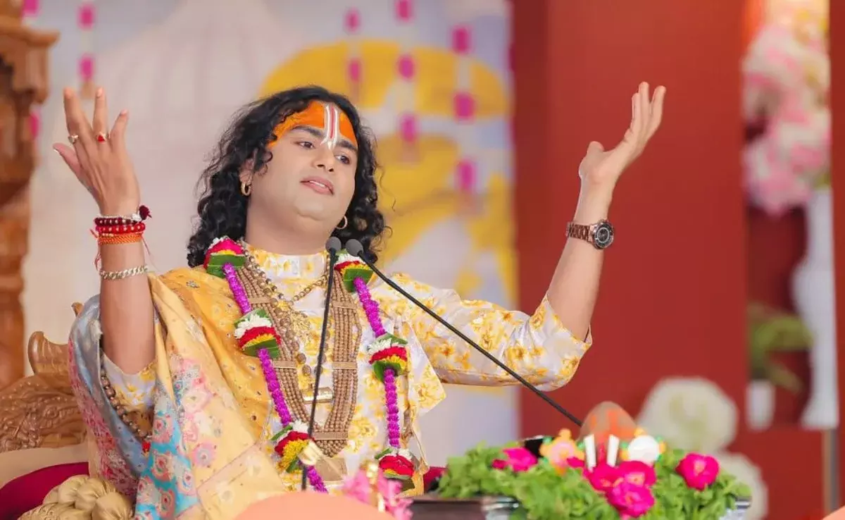 Lucknow: महिला आयोग ने अनिरुद्धाचार्य के विवादित बयान को लेकर जताई नाराजगी Lucknow: महिला आयोग ने अनिरुद्धाचार्य के विवादित बयान को लेकर जताई नाराजगी