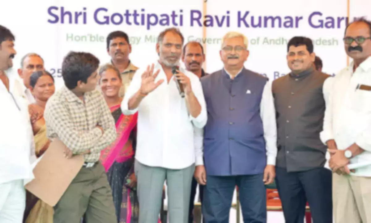 Andhra: ऊर्जा मंत्री ने 453 छात्रों को साइकिलें वितरित कीं
