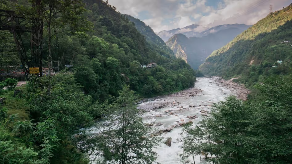 Sikkim : ग्यालशिंग में पिता ने नवजात बेटी के साथ नदी में छलांग लगाई