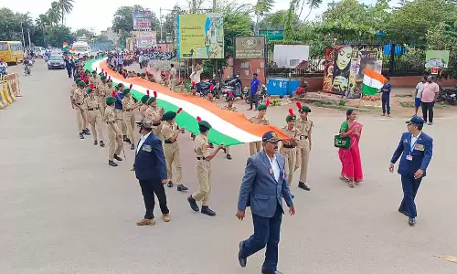 कारगिल विजय दिवस: होसपेट में विशाल तिरंगा यात्रा कारगिल विजय दिवस: होसपेट में विशाल तिरंगा यात्रा
